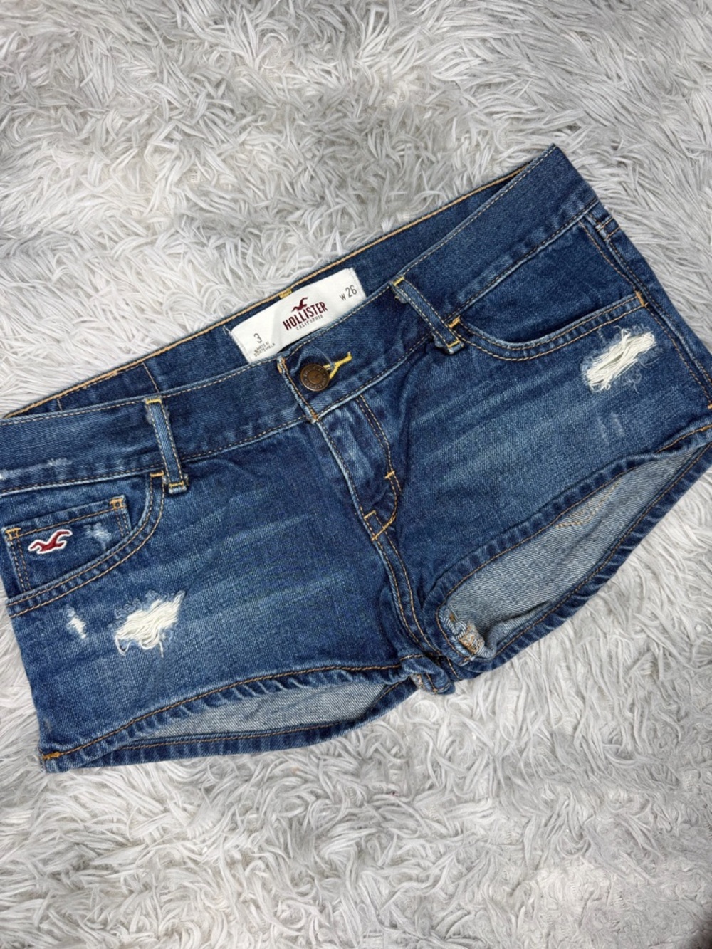 Hollister Y2K Low Rise Micro Denim Shorts
Size 3 W26 Dark Wash
